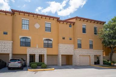 Main picture of 6121 Metrowest Blvd