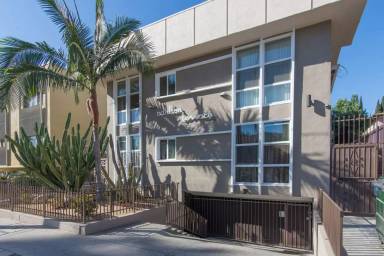 Main picture of 5943 Carlton Way