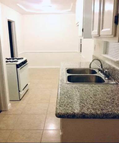 Main picture of 3438 W 78th St