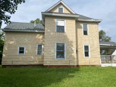 Main picture of 221 E 6th St