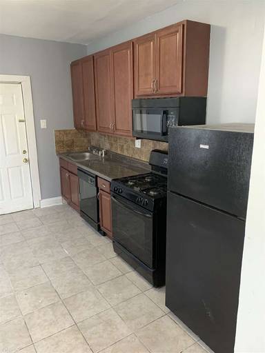 Main picture of 46 E 14th St