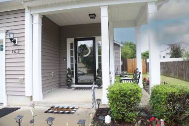 Main picture of 709 Lone Pine Loop