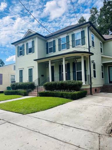 Main picture of 220 Labarre Dr