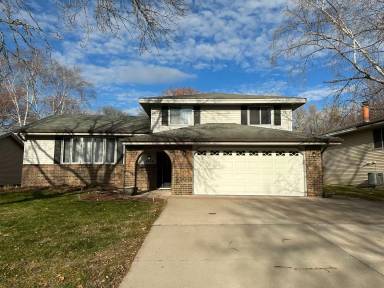 Main picture of 8824 N Brook Cir N