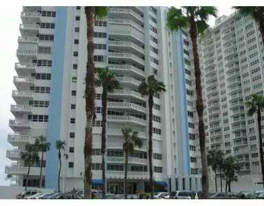 Main picture of Commodore Condominium