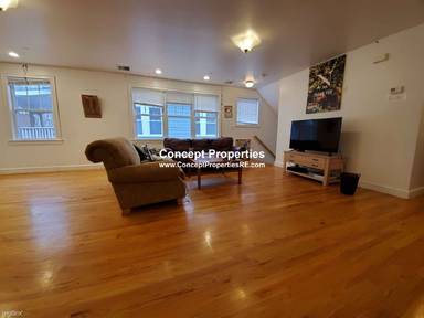 Main picture of 32 Hillside St
