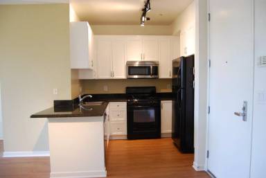 Main picture of 22 W Green St