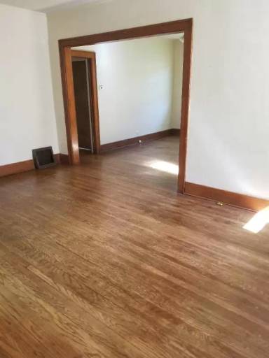Main picture of 4035 Seward St