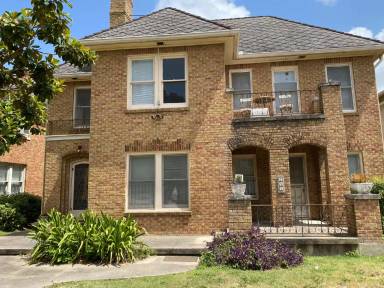 Main picture of 247 E Lullwood Ave