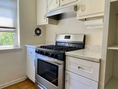 Main picture of 55 Broad Ave