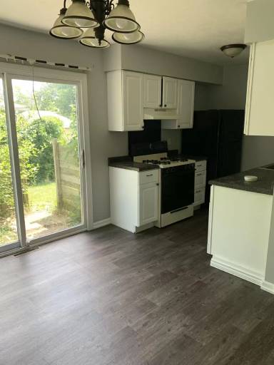 Main picture of 102 S Michigan St