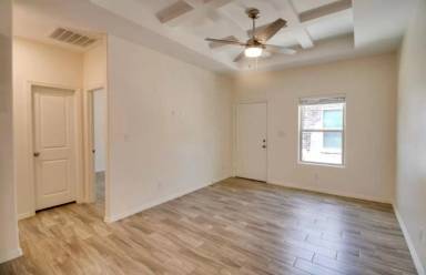 Main picture of 1013 W Kohala Ave