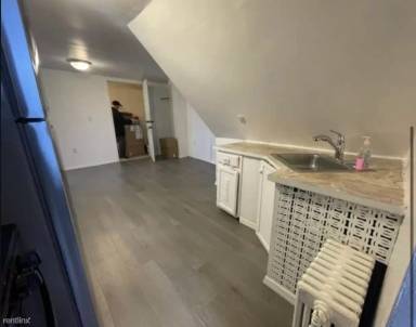 Main picture of 121 38th St