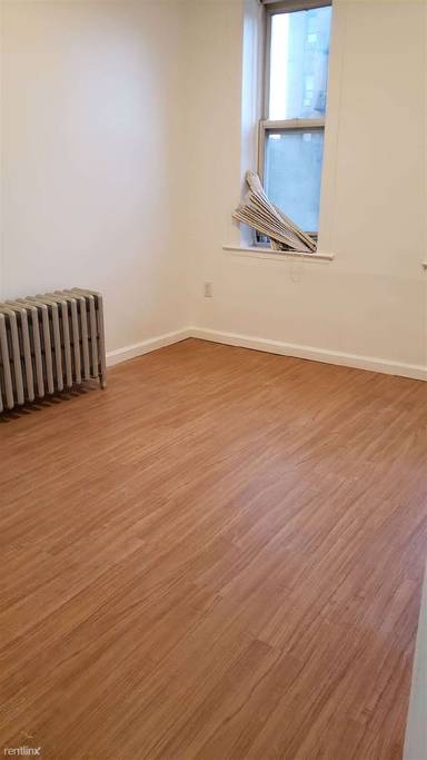 Main picture of 6206 Bay Pkwy