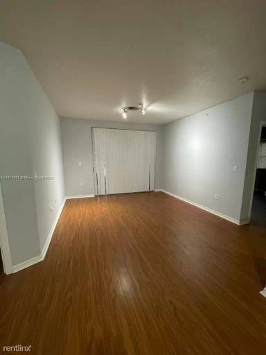 Main picture of 2516 Centergate Dr