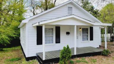 Main picture of 509 S College St
