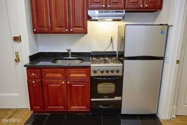Main picture of 246 E 71st St