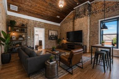 Main picture of 301 N Main St
