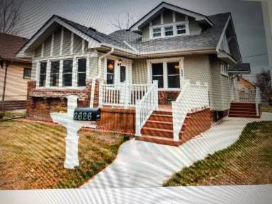 Main picture of 2658 Queen Ave N