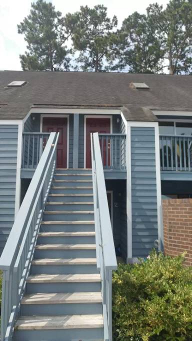 Main picture of 141 Colonial Cir