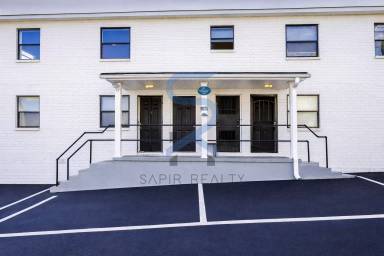 Main picture of 953 Washington St SW