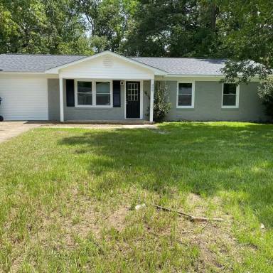 Main picture of 303 Sprucewood Dr