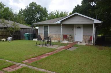 Main picture of 806 S Charles St