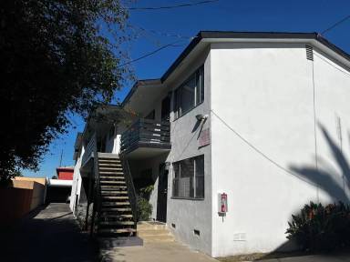 Main picture of 233 W Queen St