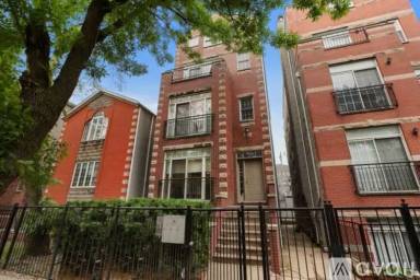 Main picture of 2838 N Damen Ave