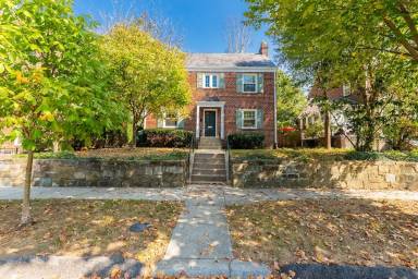 Main picture of 4427 45th St NW
