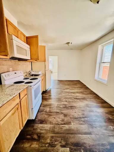 Main picture of 240 W Glenwood Ave