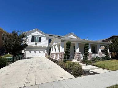 Main picture of 287 E Angelina Ave