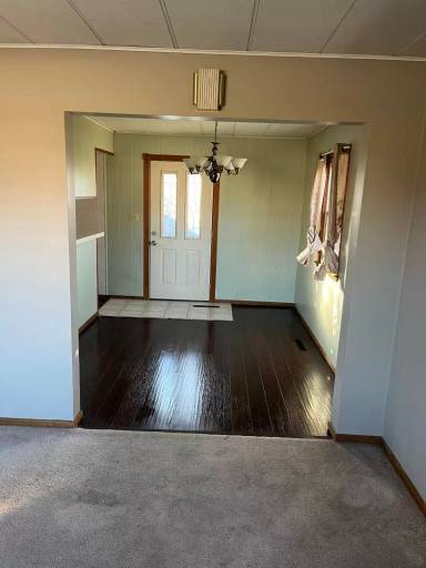 Main picture of 302 S State Rd