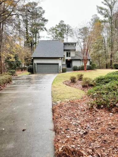 Main picture of 131 Tennis Court Ln