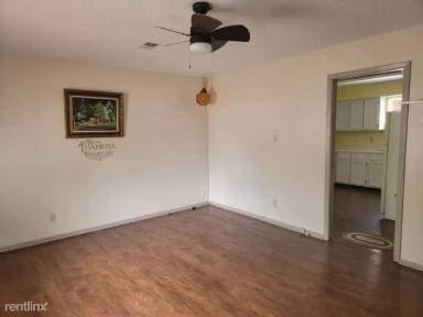 Main picture of 175 W 6th Ave
