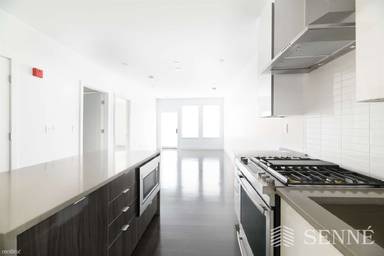 Main picture of 2 W 6th St