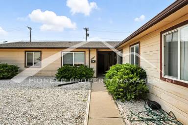 Main picture of 4801 S Lincoln St