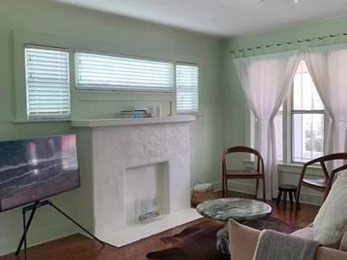 Main picture of 1726 W 70th St