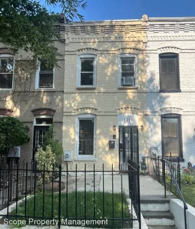 Main picture of 1116 3rd St NE