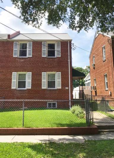 Main picture of 4932 11th St NE