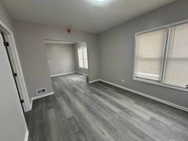 Main picture of 10741 S Glenroy Ave