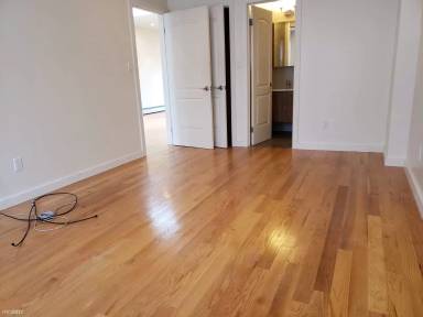 Main picture of 84 Bay 22nd St