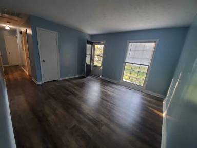 Main picture of 2949 Peacock St