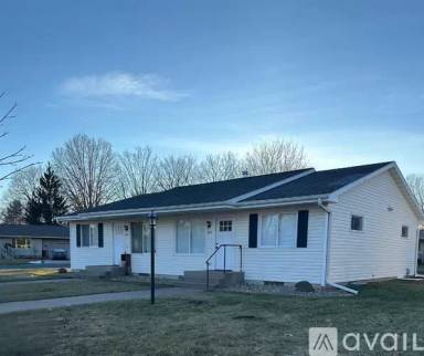 Main picture of 605 N Grove St