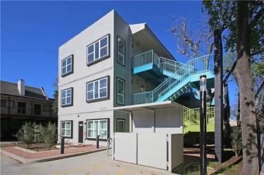 Main picture of 2304 Leon St