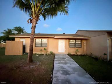Main picture of 7037 SW 152nd Pl