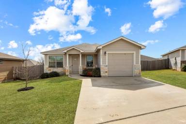 Main picture of 2429 Stoneham