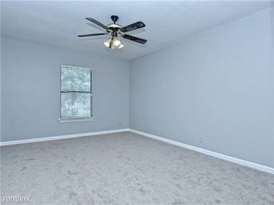 Main picture of 7000 Jefferson Ridge Dr
