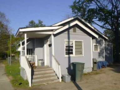 Main picture of 2005 High St