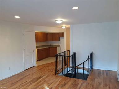 Main picture of 218 Lexington Ave